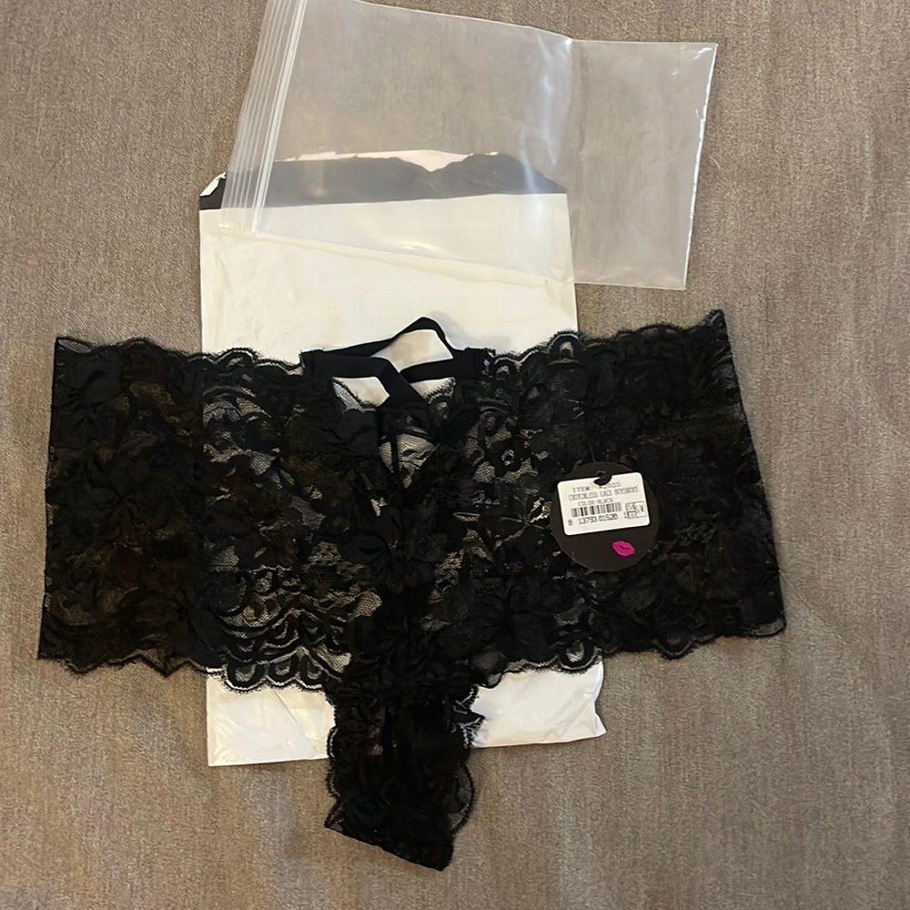 Sexy crotchless lace boyshorts brand new tags attached